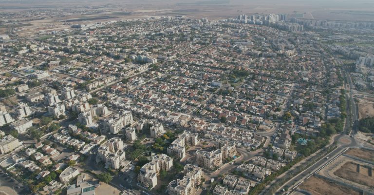 נתיבות מלמעלה